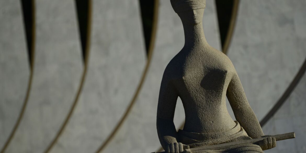 fachin-vota-contra-responsabilizacao-das-redes-por-postagens-ilegais