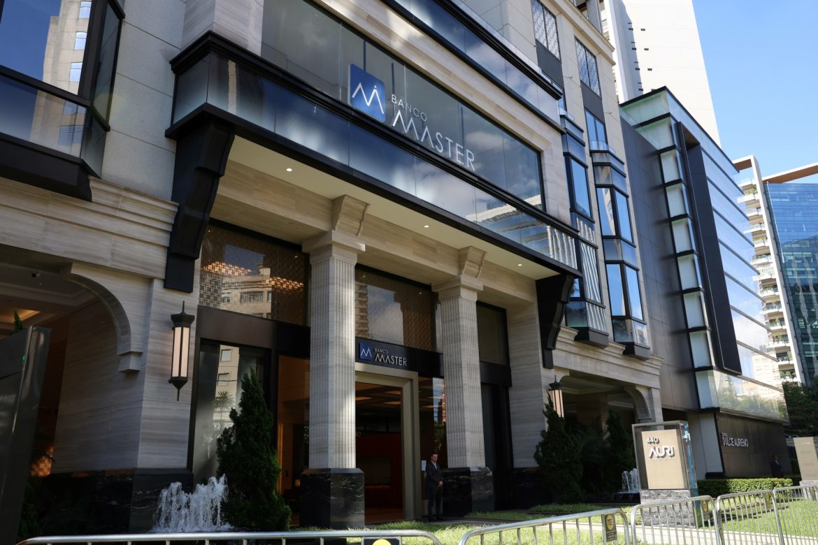 investigacoes-apontam-que-o-banco-master-pagou-r$-4-milhoes-a-ex-diretor-do-banco-central